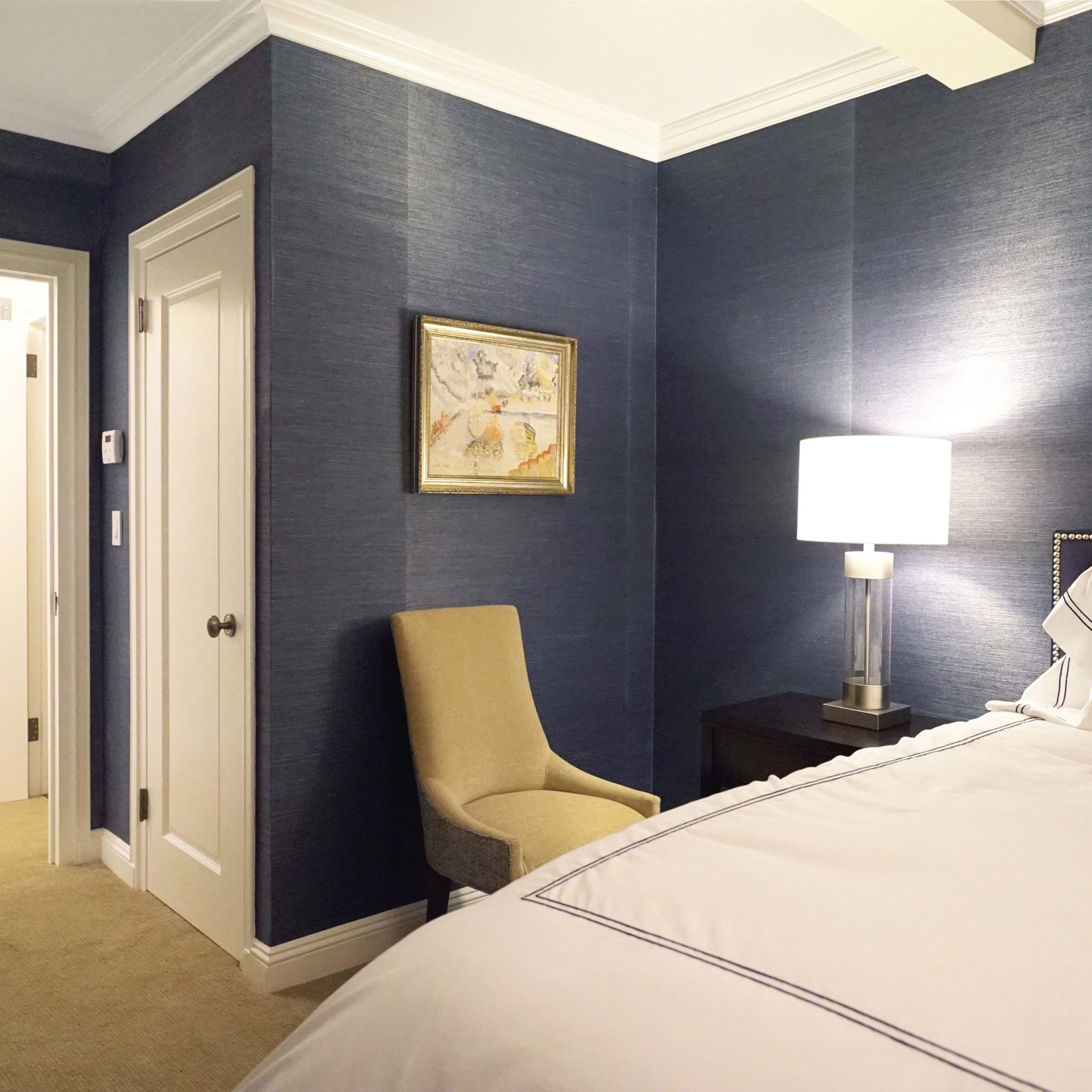 Elegant Carpeted Bedroom Design